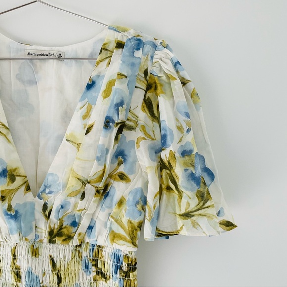 Abercrombie & Fitch Flutter Sleeve Smocked Waist Top Size M. Spring Floral - Picture 2 of 7